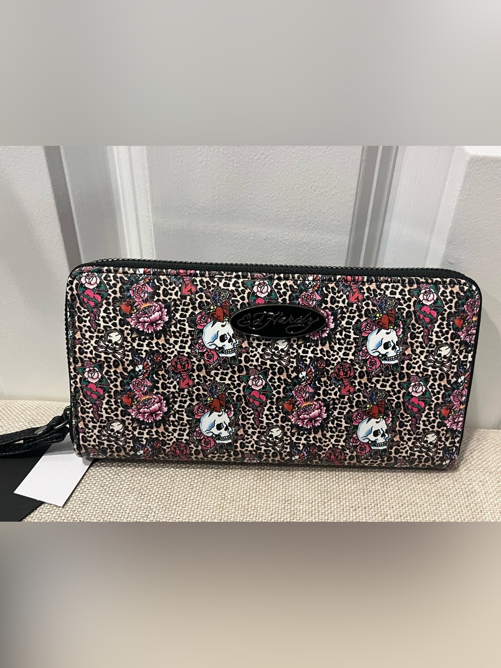 NWT ED HARDY WOMEN'S ZIP AROUND WALLET/WRISTLET